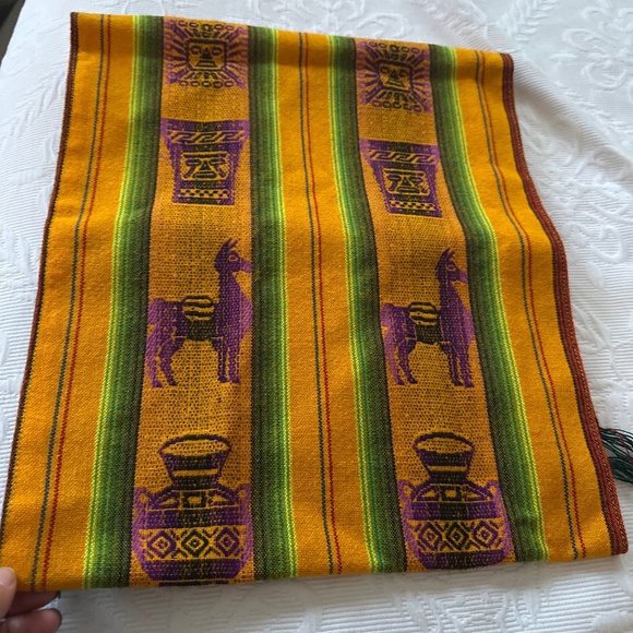 Table runner - Picture 1 of 2